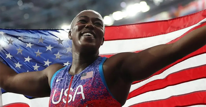 Annette Echikunwoke ponosno vrišti tijekom olimpijskog bacanja kladiva