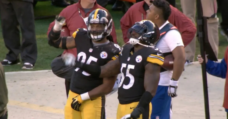 Fanáticos de los Steelers cantando junto con"Renegade"