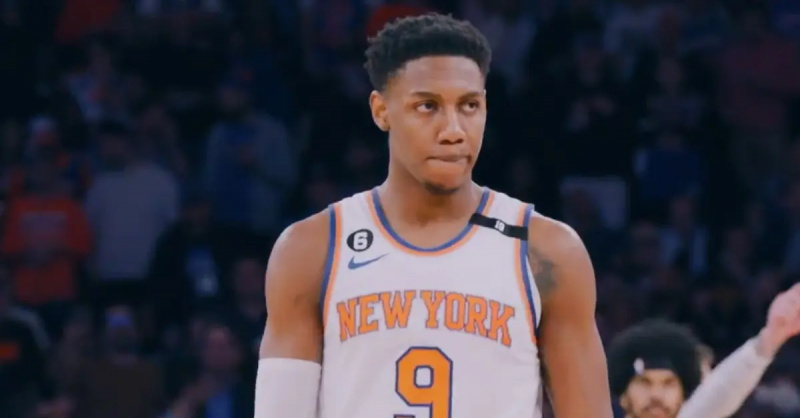 Os jogadores da NBA estão usando um patch nº 6 em suas camisetas - por que isso?