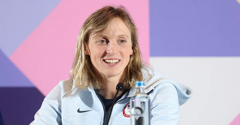  Кеті Ледекі на прес-конференції перед Олімпіадою 2024 року.