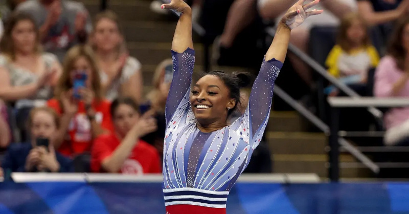 Simone Biles talajgyakorlaton versenyez a 2024-es amerikai olimpiai csapat tornaversenyének második napján a Target Centerben 2024. június 28-án Minneapolisban, Minnesotában. (Fotó: Elsa/Getty Images)
