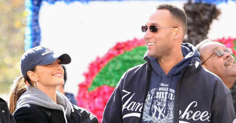 Derek Jeter, 6 Kasım 2009'da New York'ta düzenlenen 2009 New York Yankees Dünya Serisi Zafer Geçit Töreni sırasında Minka Kelly ile kutlama yapıyor.