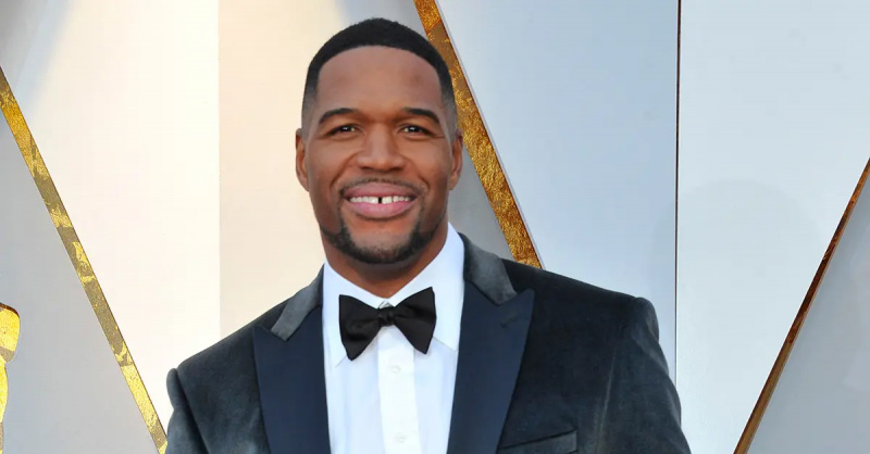 Michael Strahan zostaje przyłapany na fałszywej kontrowersji wokół hymnu narodowego