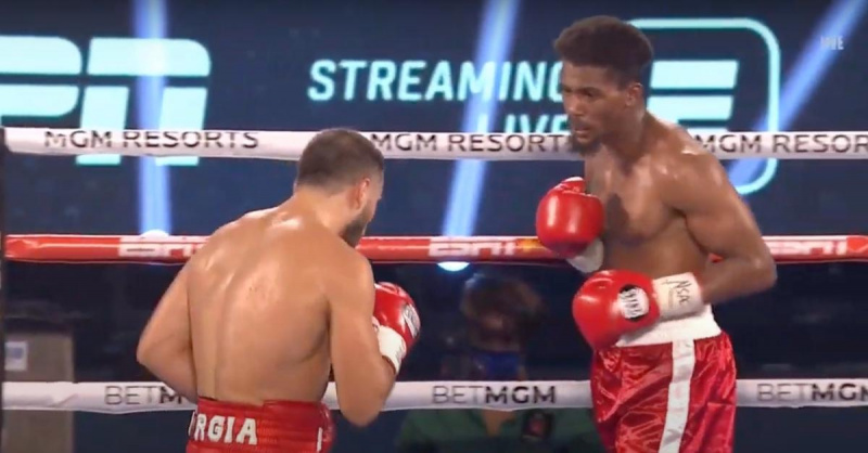   Isiah Jones võitleb Nikoloz Sekhniashviliga