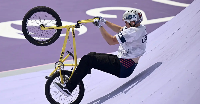 Hannah Roberts havarovala během svého běhu na olympijských hrách v Paříži.