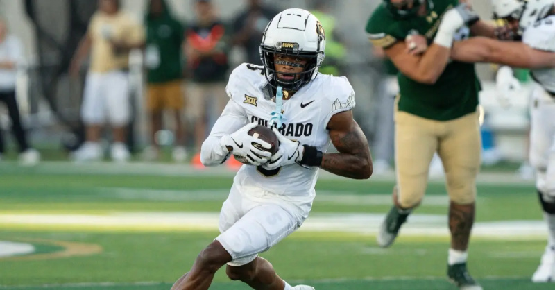 Jimmy Horn Jr. logra un primer intento en el juego Colorado-Colorado State el 14 de septiembre de 2024.