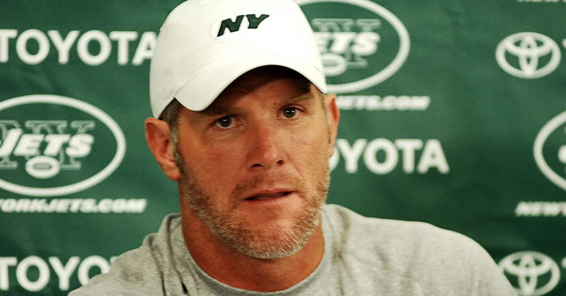 Brett Favre lors d'une conférence de presse avec les Jets de New York.
