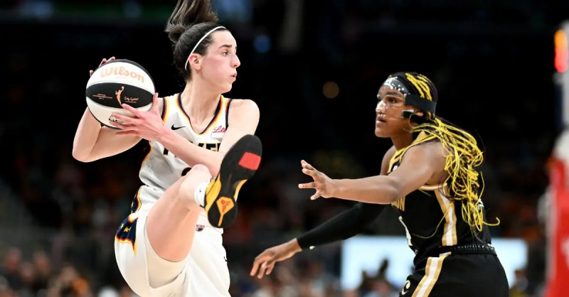 印第安纳狂热队的凯特琳·克拉克(Caitlin Clark)#22 对阵华盛顿神秘队(Washington Mystics)的阿丽雅·爱德华兹(Aaliyah Edwards)#24