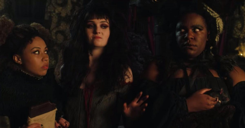 (Kiri-Kanan) Dot (Kaitlyn Akinpelumi), Hester (Freya Parks), dan Anadil (Demi Isaac Oviawe)