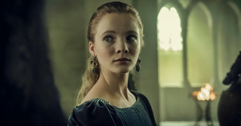 弗雷娅·艾伦 (Freya Allan) 在第一季中饰演希里 (Ciri)'The Witcher.'