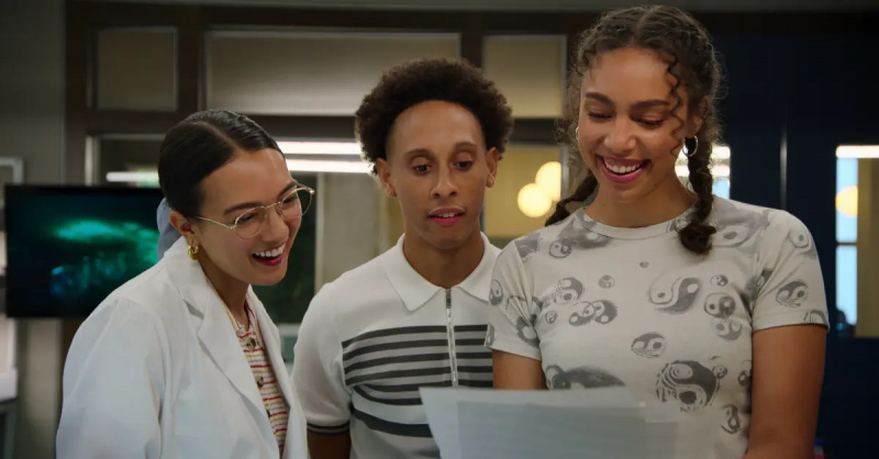(L-R) Luna (Rachel Marsh), Malcolm (Aaron Branch) a Ruby (Emma Ferreira) v sezóně 1, epizoda 7 z'Unstable.'