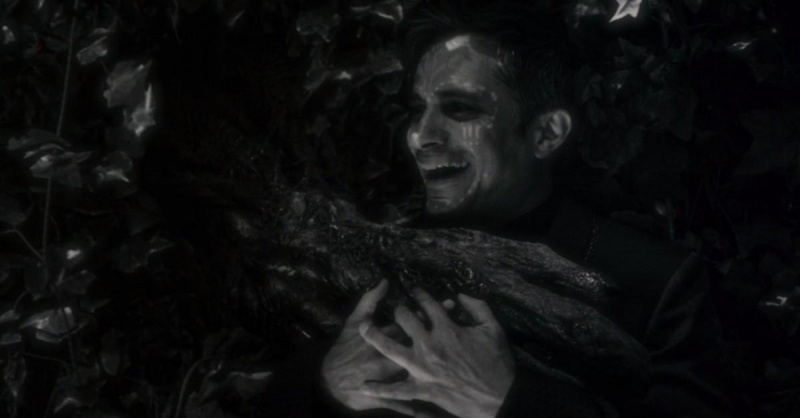 Gael García Bernal als Jack Russell mit Man-Thing.