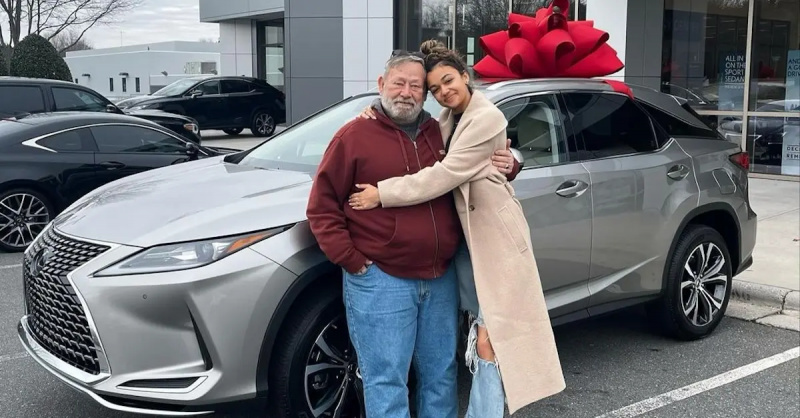 Comment la famille unique et la défunte mère de Madison Bailey ont façonné la star des « Outer Banks »