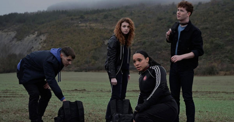 धामपीर के अभिभावक'Vampire Academy.'