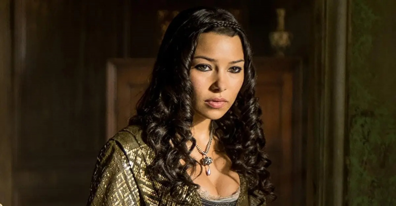 Jessica Parker Kennedy als Max in'Black Sails'