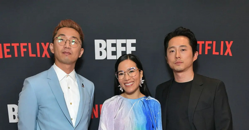 (l-r): Lee Sung Jin, Ali Wong และ Steven Yeun ที่'Beef' Season 1 premiere