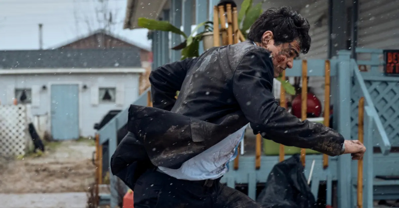 Noah Centineo como Owen Hendricks em'The Recruit'