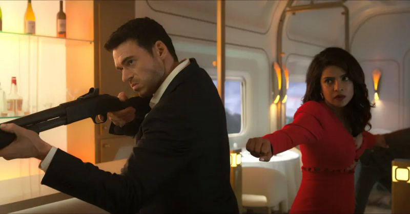 Prime Video'da Mason Kane rolünde Richard Madden ve Nadia Sinh rolünde Priyanka Chopra Jonas's spy series 'Citadel.'