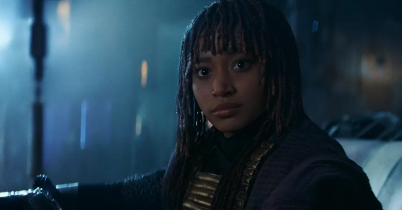 Amandla Stenberg como Mae