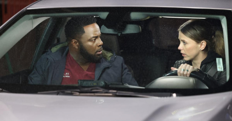 Finále 7. řady 'Chicago Med' nemělo nic menšího než žhavé – pojďme si to znovu prohlédnout