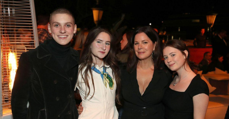   (l-r): Hunter Scheel, Julitta Scheel, Marcia Gay Harden und Eulala Scheel bei einer Veranstaltung.