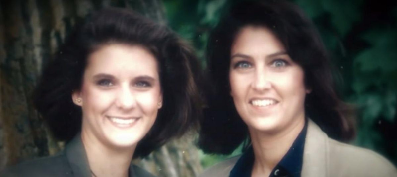 Kaliwa pakanan: Cari Farver, at ang kanyang ina, si Nancy Raney
