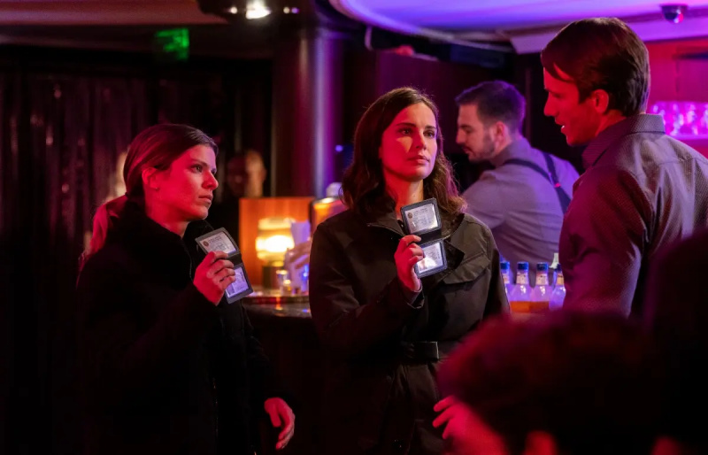 Kelley Missal kao Zoey McKenna, Heida Reed kao specijalni agent Jamie Kellett i Andrei Lenart kao Vlado Popov