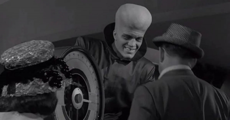   'To Serve Man' (3. Sezon 24. Bölüm)