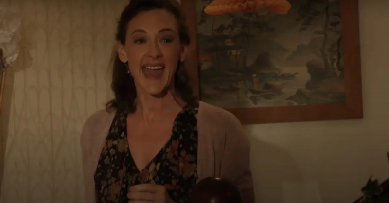   Joan Cusack ca Sheila Jackson în Shameless