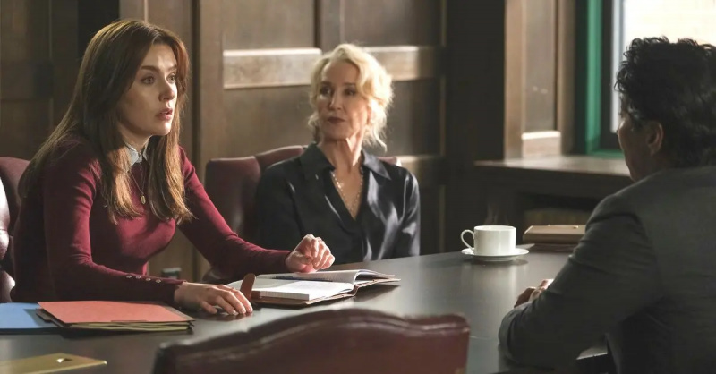 Kennedy McMann (solda) ve Felicity Huffman'The Good Lawyer.'