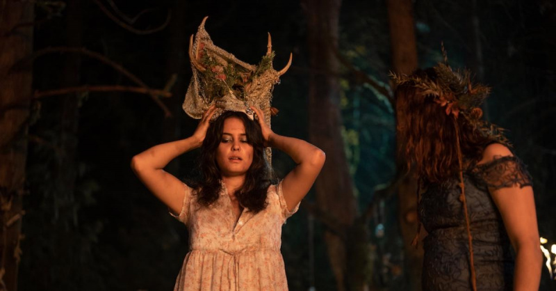 Courtney Eaton als junge Lottie Matthews in'Yellowjackets.'