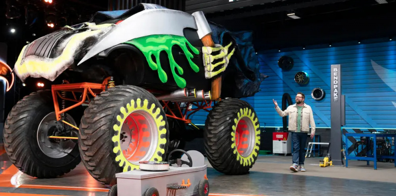 Rutledzs Vudss parādās filmā 'Hot Wheels: Ultimate Challenge'