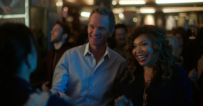 Neil Patrick Harris trong vai Michael, Tisha Campbell trong vai Suzanne Prentiss trong tập 104 của Uncoupled.