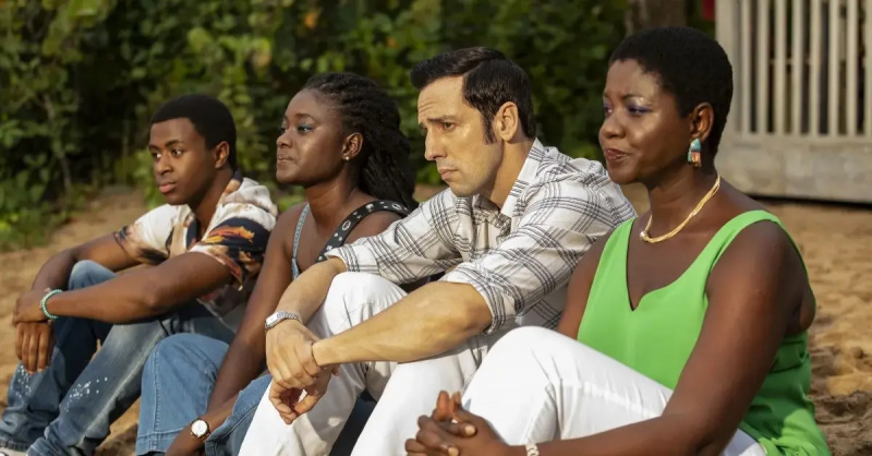 Marlon Pryce (Tahj Miles) em'Death in Paradise' with fellow cast members Ralf Little, Shantol Jackson, and Darlene Holder