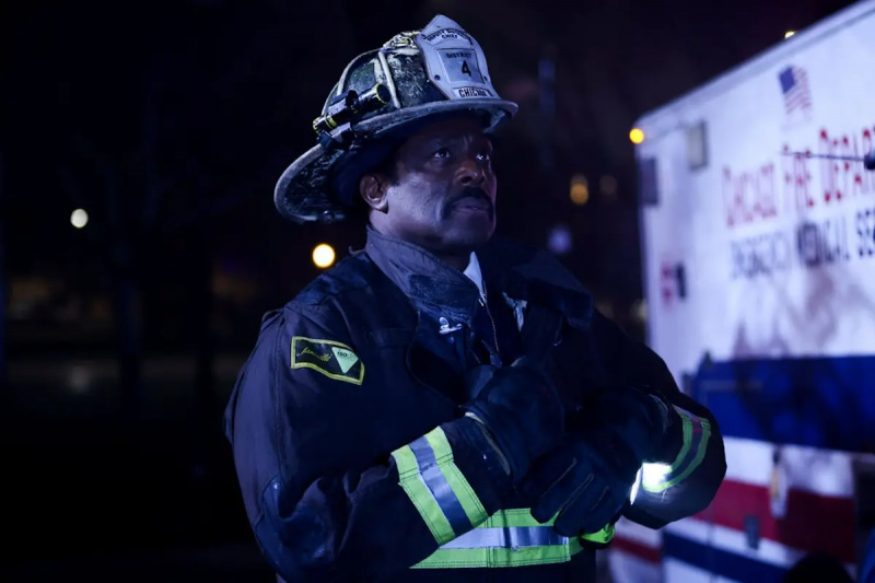   אימון ווקר בתור צ'יף בודן ב'Chicago Fire'