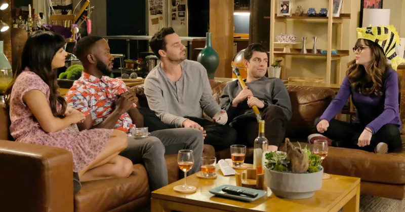   (L-R) Cece (Hannah Simone), Winston (Lamorne Morris), Nick (Jake Johnson), Schmidt (Max Greenfield) ja Jess (Zooey Deschanel), sarjan finaalissa'New Girl.'