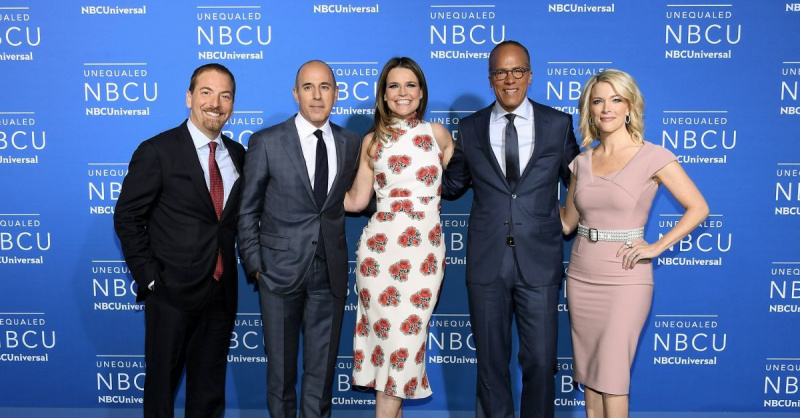 (l-r): Chuck Todd, Matt Lauer, Savannah Guthrie, Lester Holt và Megyn Kelly trên thảm đỏ
