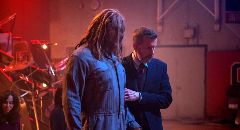 Rektor Clanton und Archie rein'Pretty Little Liars: Original Sin.'