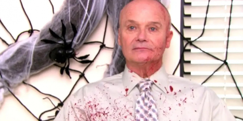 克里德·布拉顿 (Creed Bratton) 在万圣节剧集中'The Office'