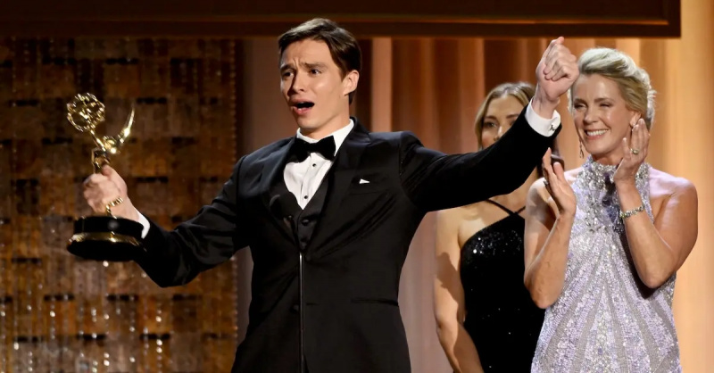 Николас Александр Чавес выигрывает Daytime Emmy 24 июня 2022 г.