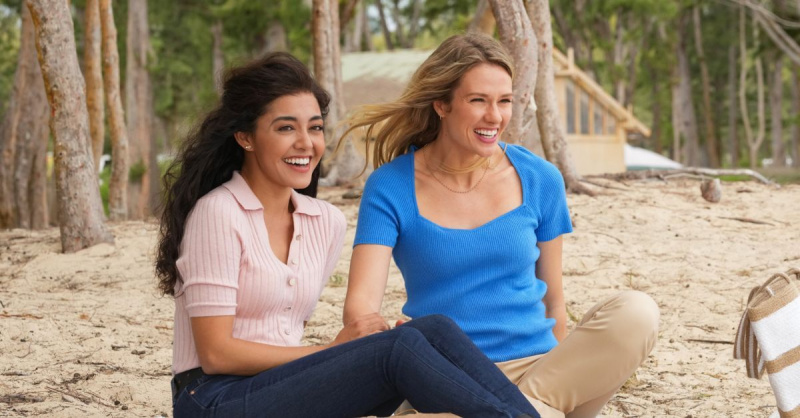 Yasmine Al-Bustami en Tori Anderson als Lucy en Kate'NCIS: Hawaii'
