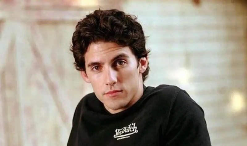 杰西·马里亚诺摆出姿势'Gilmore Girls'