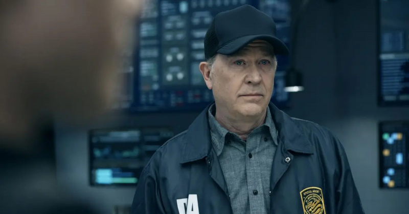 Timothy Hutton under en scen i'S.W.A.T.'.