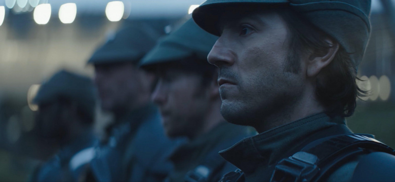 Diego Luna sebagai Cassian Andor di'Andor.'