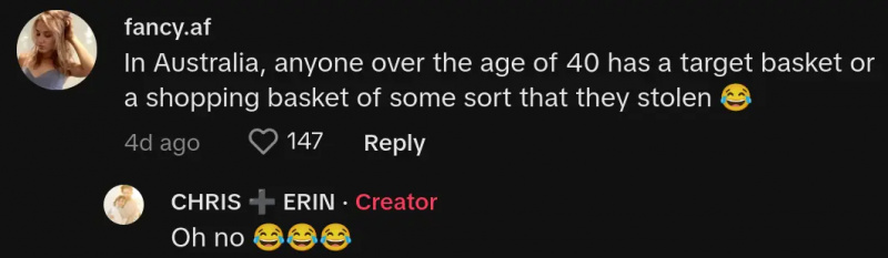kadın hedef sepetini eve getiriyor