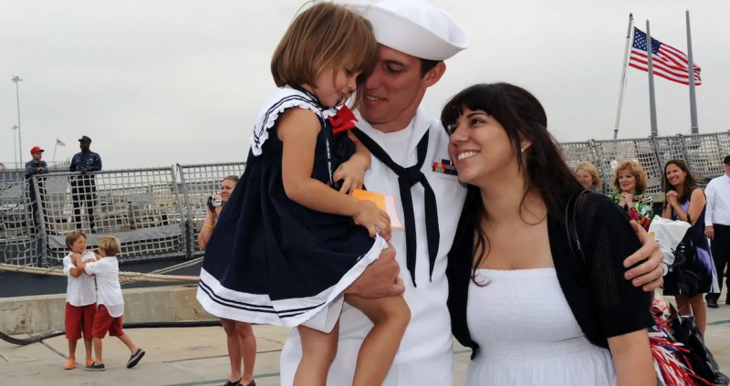 “O Exército paga pelo casamento” - Mulher faz comentários ridículos em grupos de esposas de militares no Facebook