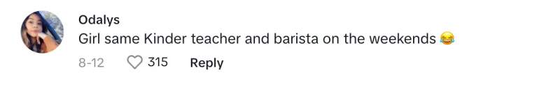 Comentator TikTok pe Yuseli's post about teacher working part-time at starbucks
