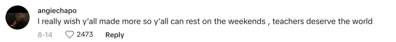 Comentator TikTok pe Yuseli's post about teacher working part-time at starbucks