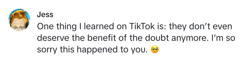 Un comentario de TikTok sobre un chico al azar espera a una chica en el estacionamiento