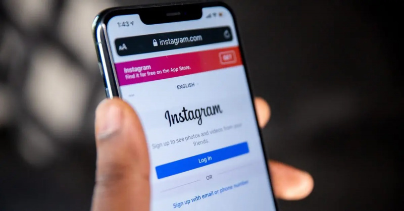 通过手机访问 Instagram 网站。